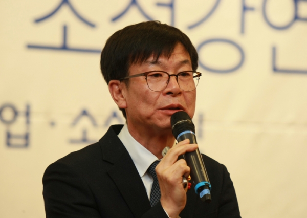 공정위는 25일 정부서울청사에서 ‘공정하고 정의로운 사회 정착’이라는 주제로 올해 업무보고를 실시했다. 사진은 김상조 공정위원장.