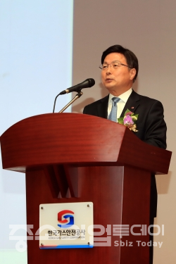 신임 김형근 한국가스안전공사 사장이 취임사를 전하고 있다.