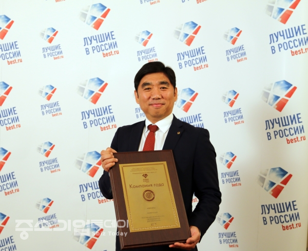 경동나비엔 김택현 러시아 법인장이 러시아 올해의 기업상을 수상했다.