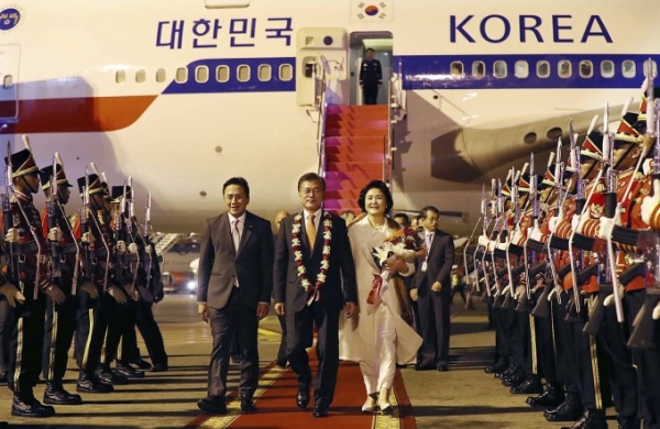 지난해 11월 인도네시아를 국빈 방문하는 문재인 대통령이 수카르노 하타 공항에 도착한 모습. 사진=청와대