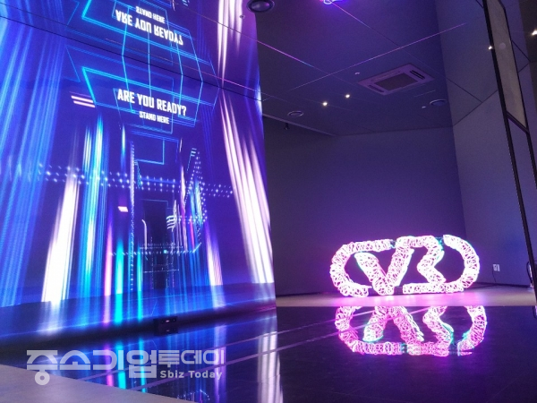 현대IT&E가 지난단 30일 서울 강남역 인근에 문을 연 가상현실(VR) 스테이션