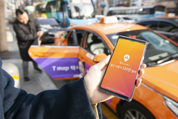 SK텔레콤은 자사의 택시 호출 서비스인 '티맵택시'의 월간 실사용자(MAU)가29일을 기점으로 120만5천명을 기록하며, 지난 11월 당시 밝혔던 ‘연말 MAU 100만 돌파’ 목표를 크게 넘어섰다고 밝혔다.