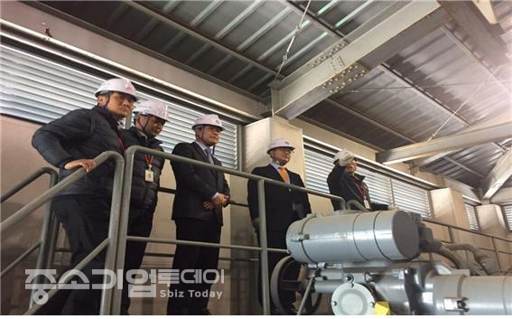 김광직 한국가스안전공사 감사(오른쪽 두번째)가 코원에너지서비스 대치 지구정압기를 방문, 안전관리 실태를 점검하고 있다.