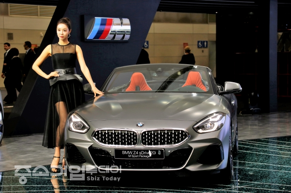 BMW가 이번 전시회에 새로 선보인 Z4. [황무선 기자]