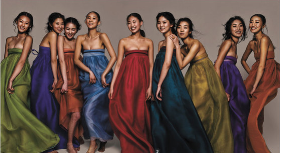 이영희 한복디자이너가 94년 파리 패션쇼에서 선보인 '바람의 옷' [김중만]
