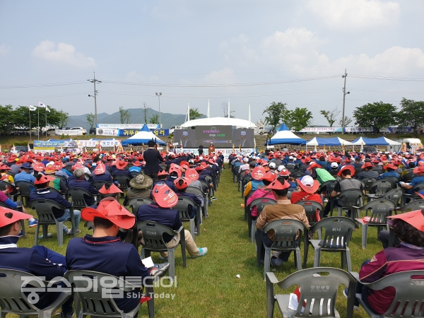한국열관리시공협회는 회원 1만여명이 참석한 가운데 충남 예산군 무한천체육공원에서 '2019 전국열관리시공인 한마음 실천대회’를 개최했다.
