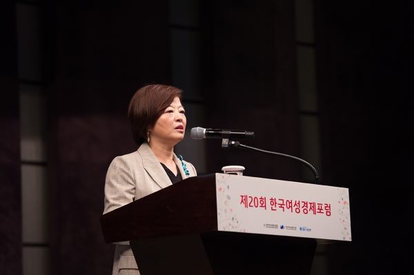 진선미 여성가족부 장관은 20일 서울 웨스틴조선호텔에서 열린 ‘제20회 한국여성경제포럼’에서 ‘성별다양성과 포용성이 기업성과에 중용한 이유’란 주제로 강연했다.