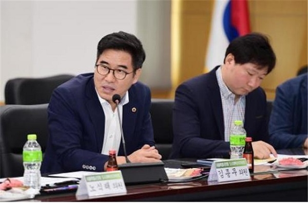 김종무 시의원이 조례의 필요성에 대해 설명하고 있다.