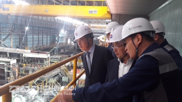 김형근 한국가스안전공사 사장이 현대제철 당진공장을 방문, 가스사고 예방을 위한 현장점검을 실시하고 있다.