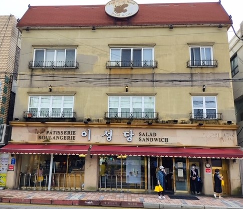 백년가게로 선정된 전북 군산의 빵집 '이성당'