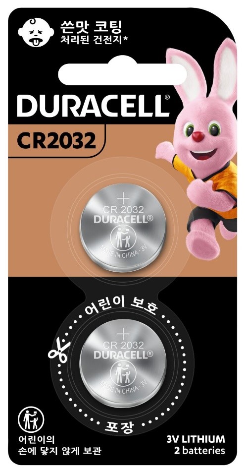 듀라셀의 '쓴맛 코팅' 리튬 동전 건전지 중 하나인 CR2032
