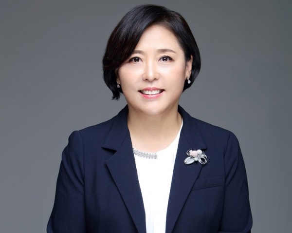 신한금융그룹 최초 여성 CEO인 신한DS 사장에 선임된 조경선 신한은행 부행장.