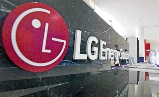 LG에너지솔루션이 중국 화유코발트와 배터리 리사이클 합작법인을 연내 설립한다.