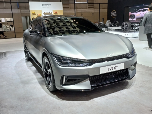 사진은 '2021서울모빌리티쇼'에 출품된 기아의 전기차 EV6모델.