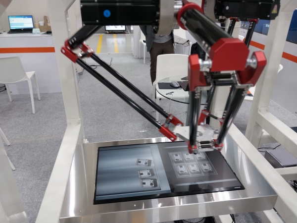 사진은 '2022스마트팩토리전'에 출품된 AI자동화 기술 기반의 로봇 제품으로 본문 기사와는 직접 관련없음.
