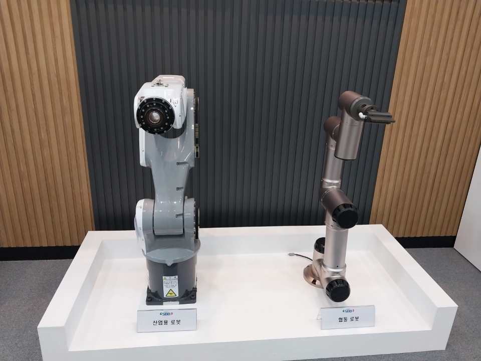 에스비비테크의 하모닉 감속기 제품이 적용된 산업로봇.