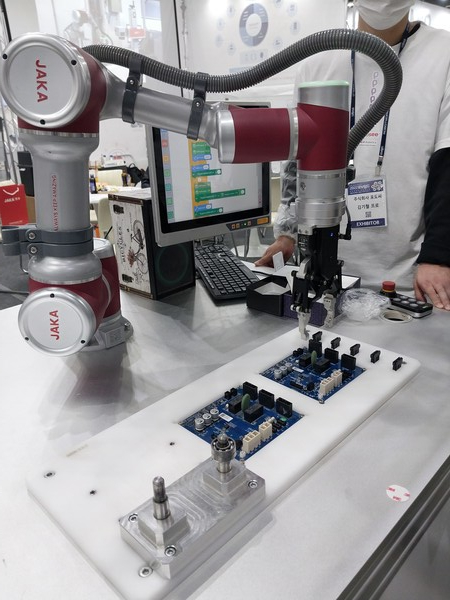 '2022 로보월드' 참여업체의 로봇 자동화 제품. 