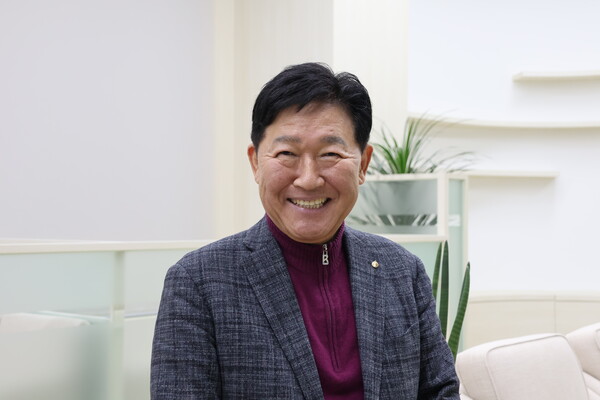 지난달 25일 여의도 중소기업중앙회에서 본지와 신년 인터뷰를 하고 있는 박종범 월드옥타 회장.