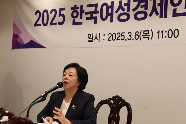 박창숙 한국여셩경제인협회 신임 회장이 6일 서울 여의도에서 열린 기자간담회에서 향후 중점추진 과제 등을 밝히고 있다. [황복희 기자] 