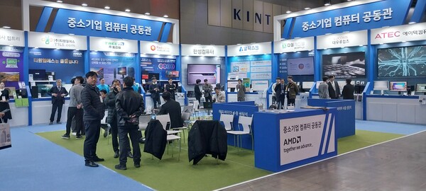 '2025 나라장터 엑스포'의 데스크톱 및 스마트PC 관련 중소기업 특별관. 