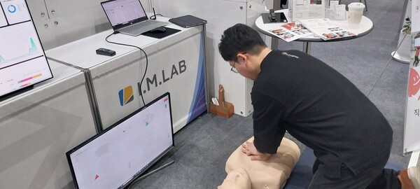 AI와 마네킹을 이용한 심폐소생술 교육 솔루션. 