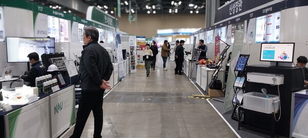 각종 디지털 기반의 기술과 제품이 출시된 신성장관. 