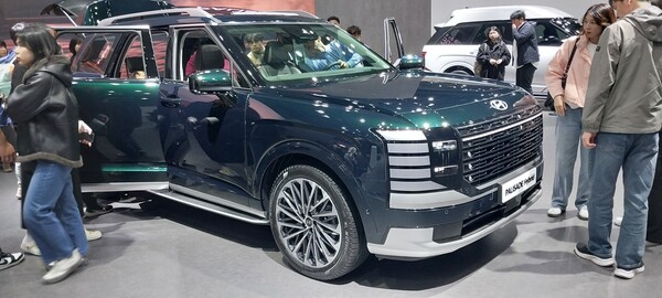  '서울 모빌리티쇼'에 출품된 현대자동차가 출시한 펠이세이드 SUC 하이브리드.