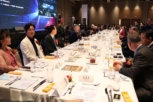 제23차 세게한인비즈니스대회 개회식 헤드테이블  모습.