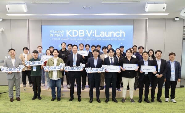 On the 8th, the Korea Development Bank held the 18th session of the regional venture platform 'KDB V:Launch in May' at the NextONE Busan IR Center, with about 60 local startups and venture investors in attendance. 'KDB V:Launch' is Korea's first regional venture platform launched in May 2023 by the Korea Development Bank to support innovative companies in the southeastern region. In the startup IR session, Reset Company (manufactures solar panel unmanned cleaning robots) and Jinam (operates a high-end hotel consignment operation brand) conducted IRs, attracting the attention of venture investors from the metropolitan area and regions in attendance. [Korea Development Bank]