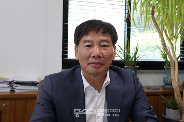 홍수예측경보시스템 분야 국내 선두를 달리고 있는 ㈜화진티엔아이 최영열 대표를 경기도 광주시 본사에서 만났다. [황복희 기자]   