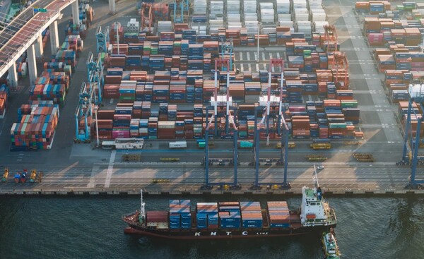 수출입 물량이 적재된 부산항 모습. (사진=블룸버그)