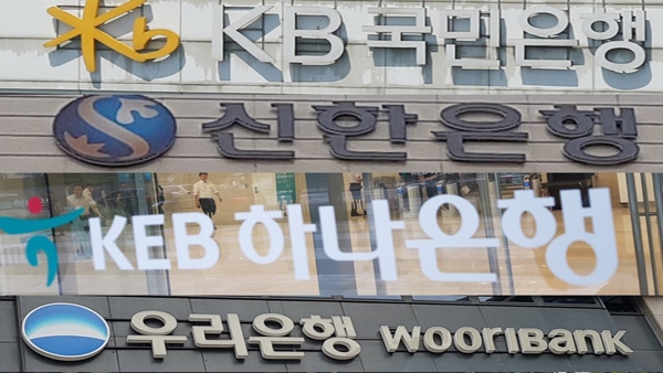 경기침체 신호 등 불투명한 전망 속에서 은행권이 리스크관리 등에 고심하고 있다.