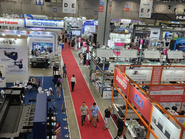 인쇄, 포장, 라벨 계통의 중소기업과 스타트업들이 대거 참가한 '2025  K프린팅' 행사장 전경.