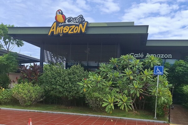 최근 태국과의 국경을 둘러싼 전쟁 여파로 캄보디아에선 태국계 상품 불매운동이 일고 이다. 이 여파로 태국계 중저가 커피 대표 브랜드인 아마존 커피 매정도 현지 손님들의 발길이 끊기는 등 큰 타격을 받고 있다. [박정연 재외기자]