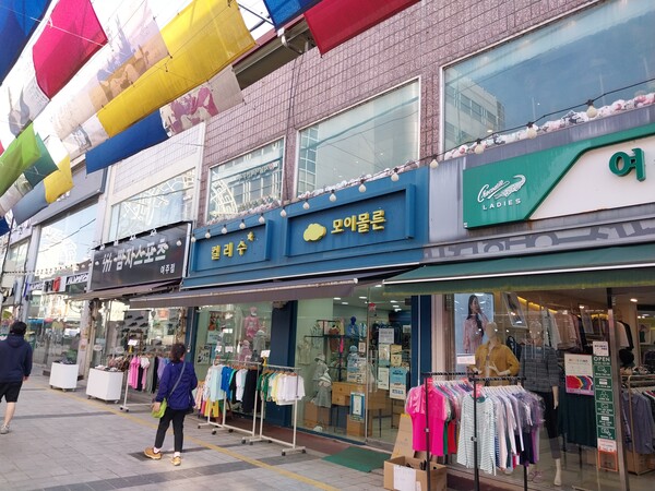 경기도 여주의 전통상가 모습. 본문과 직접 관련은 없음.