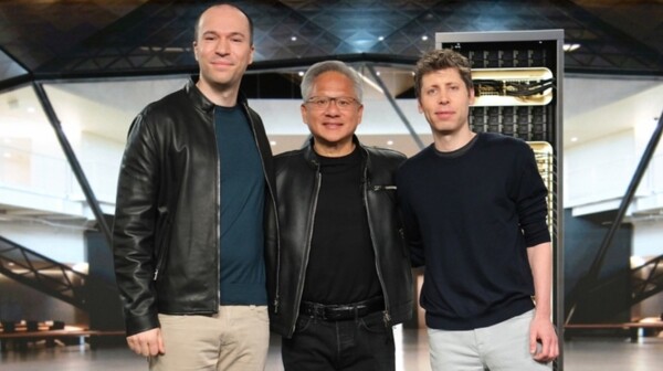 엔비디아가 오픈AI와 협업, 1천억 달러를 투자하기로 했다. 왼쪽부터 오픈AI의 AI 부문 대표이사 그레그 브록먼, 엔비디아 CEO 젠슨 황, 오픈AI CEO 샘 앨트먼.  [엔비디아]