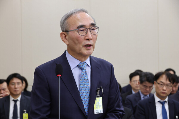 김영섭 KT 대표이사가 10월 29일 서울 여의도 국회 과학기술정보방송통신위원회에서 열린 과학기술정보통신부 등에 대한 종합감사에서 질의에 답하고 있다. [연합뉴스]