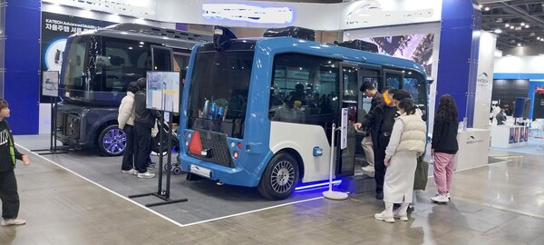국내의 한 연구기관이 개발한 자율주행 버스.
